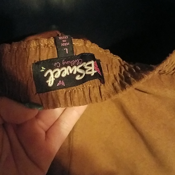 Brown shorts - Picture 3 of 3